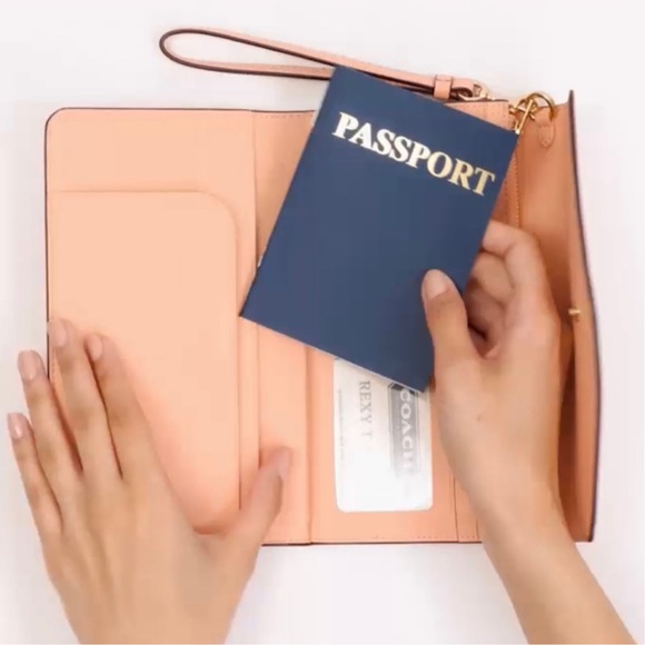 Coach Travel Envelope Wallet With Mystical Floral Print in Faded Blush Multi - Picture 7 of 9